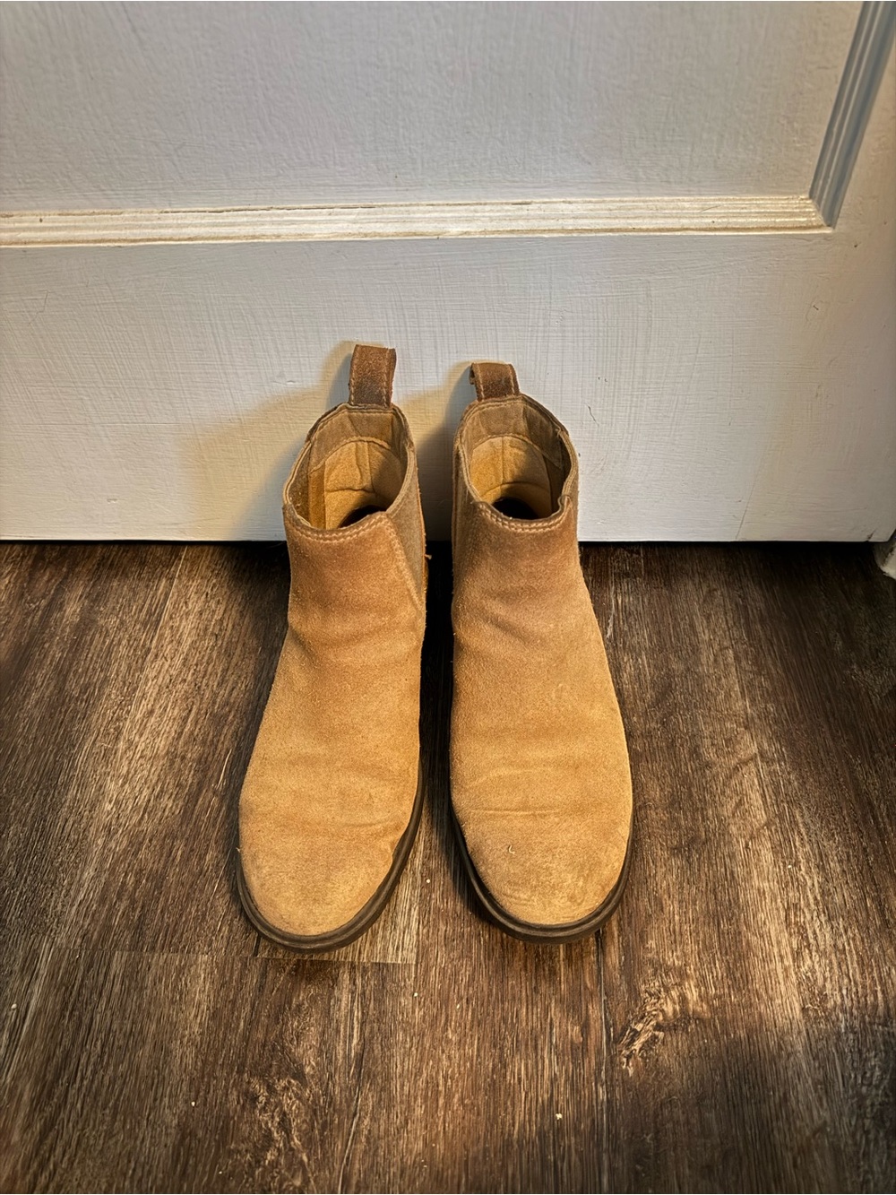 UGG Women’s Suede Chelsea Boot Size 6